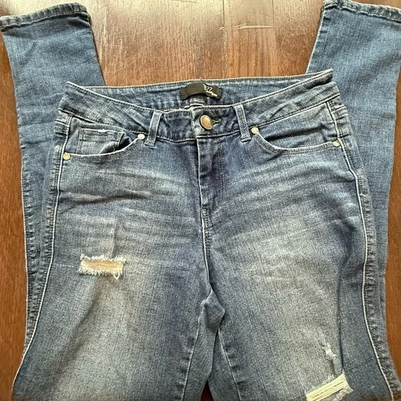 1822 Women's Distressed Skinny Blue Jeans size 8/29 - Picture 2 of 14